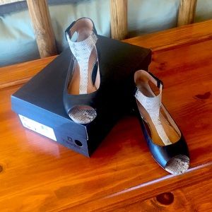 Tsubo Womens Blk/Snake Leather Sandal Size7